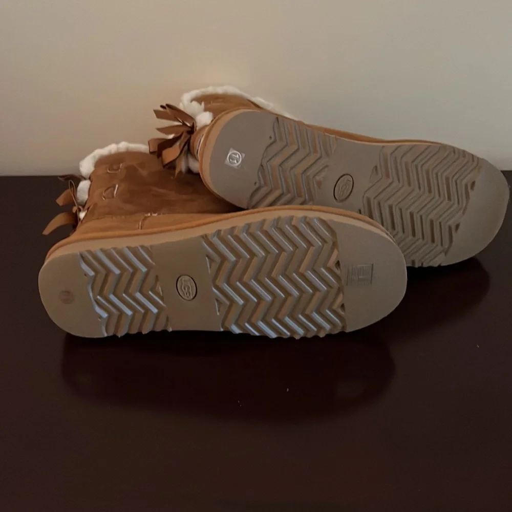 Brand new Uggs - Picture 4 of 4